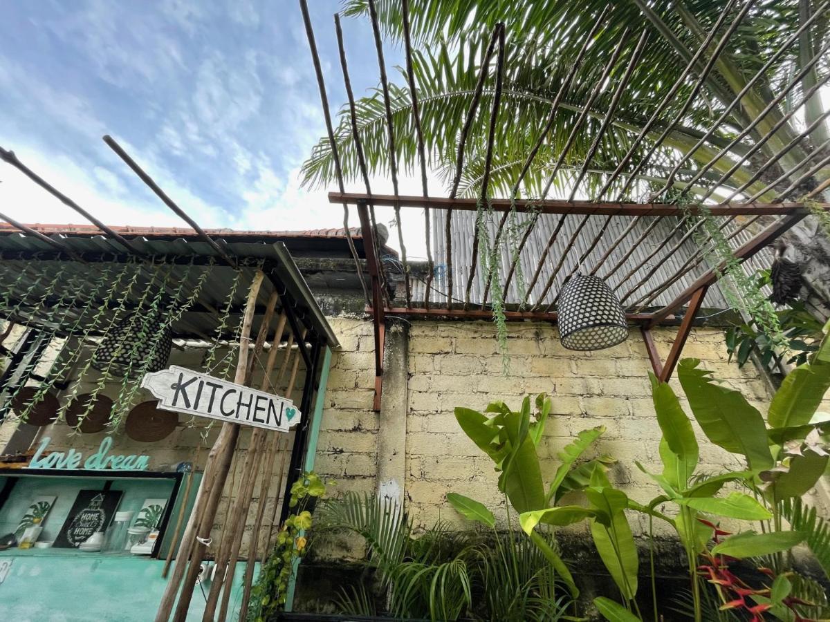 Nikiniko Beach House By Lolavillas - 100Mts To The Beach Canggu  Exterior photo